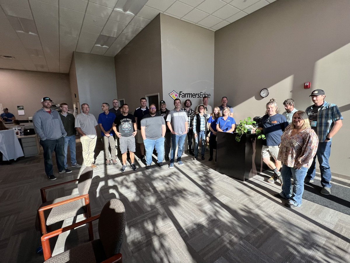 AgLabTesting's tweet image. @farmers_edge lab tour for the @AgLabTesting members!  @ALGLLabs @AgSource @wpacorp @Deveron @WardLabs @Field_Updates