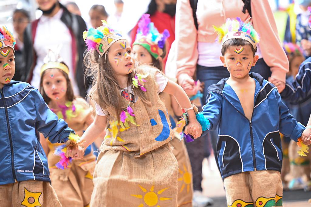 Educacionbogota's tweet photo. Una descarga de talentos se vive hoy en la localidad de Suba. Vibramos con la magia de la música, la danza, el teatro, las artes plásticas. 

Con la participación de más 1200 niños,  niñas y jóvenes de 38 colegios públicos y privados. #ElArteSeTomaTuColegio🥳🥳🥳 https://t.co/Yh4vFgxbCz