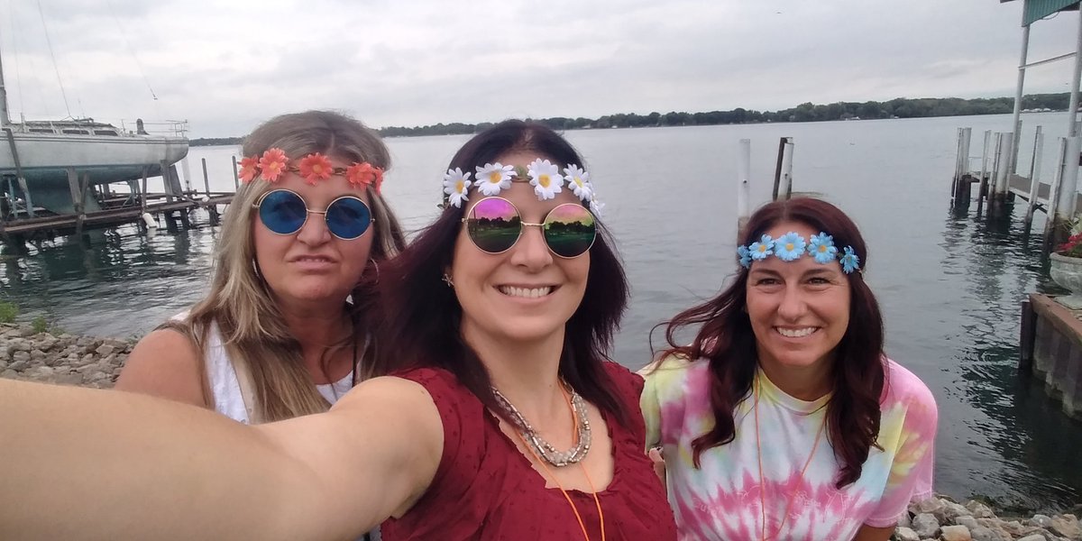 MayerFirstGrade's tweet photo. Peaceful Waters #GSDFirstWeek #peaceloveparsons https://t.co/8ESHay91Ha