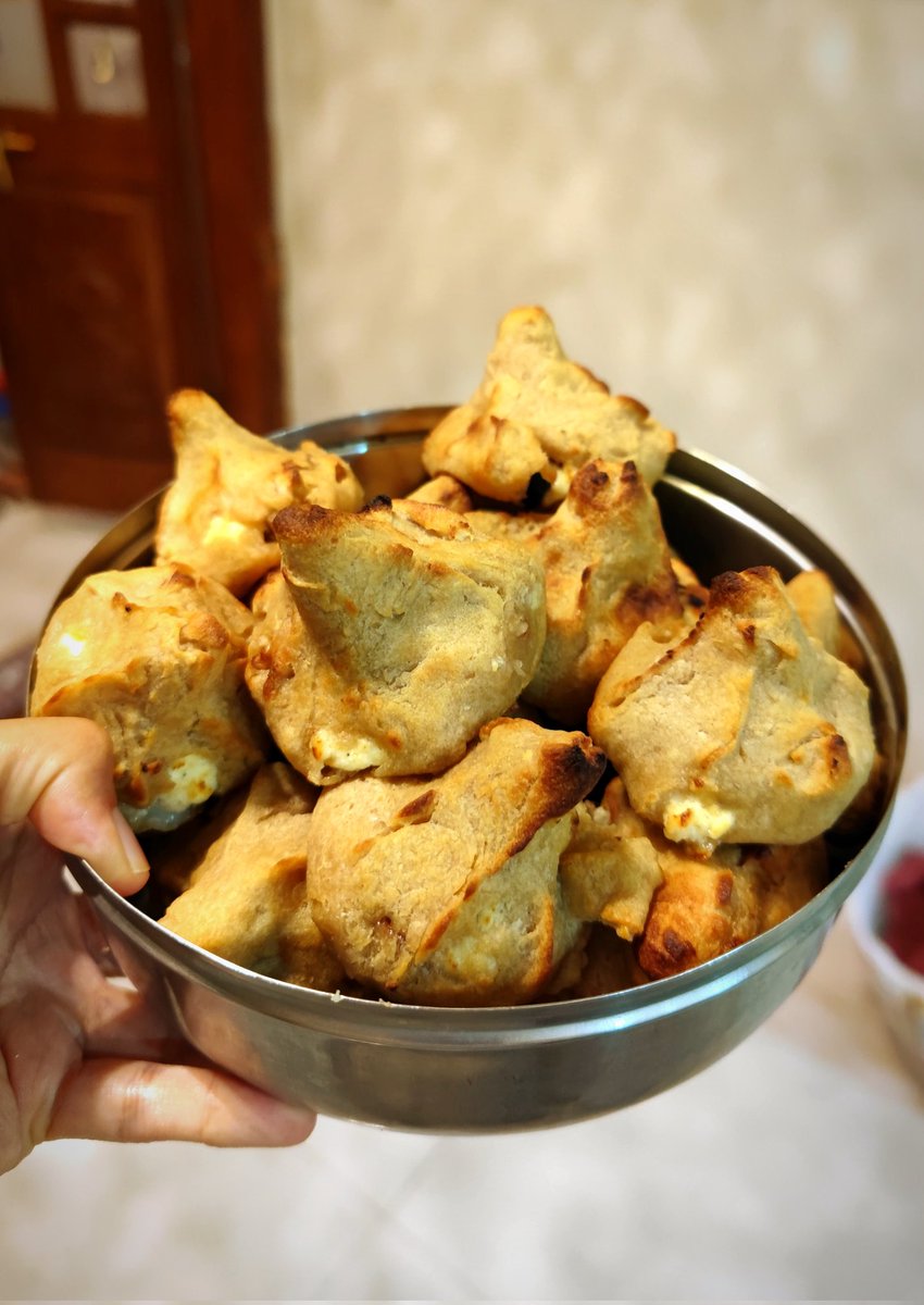 dr_vee95's tweet image. Made #modaks for Ganeshji&apos;s bhog
What special, you ask? Well, they were handmade by me with whole wheat pastry, protein filling containing paneer, protein powder and nuts, sweetened with stevia (no sugar), enhanced with desi ghee and air fried. So basically healthy protein modaks