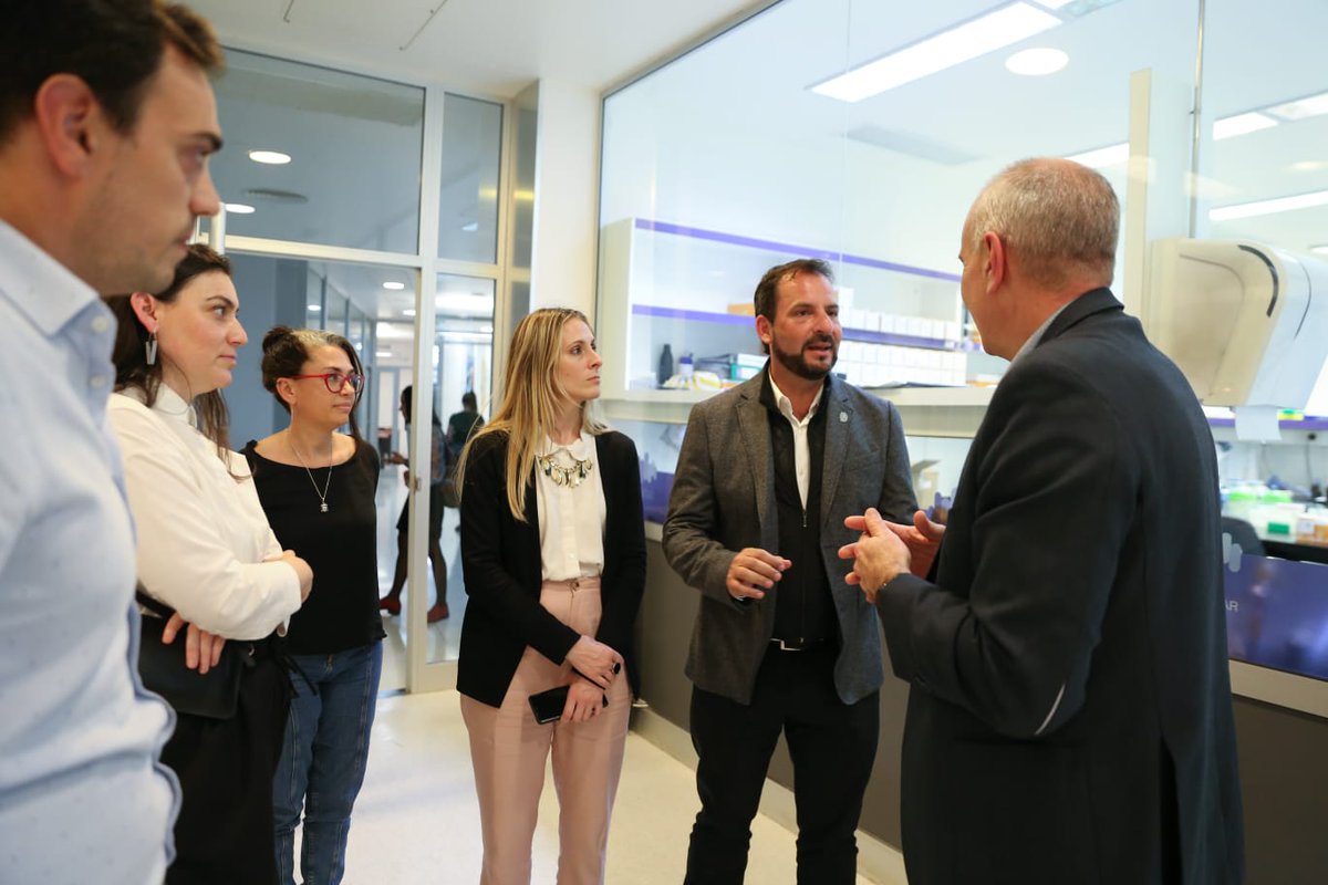 CienciaSantaFe's tweet photo. 🚀 En ese marco, visitamos empresas que muestran el gran potencial innovador de Santa Fe: la incubadora y aceleradora @uovotek; #Terragene, que exporta a 70 países; #INDEAR, donde nos reunimos además con consejeros de EdC; y por último recorrimos @HeritasArg e #INMET. https://t.co/JzyQj239XC