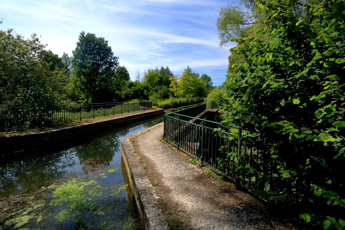 FrantceP's tweet photo. petite balade au pont-canal du Clignon https://t.co/tmziJg8Du1