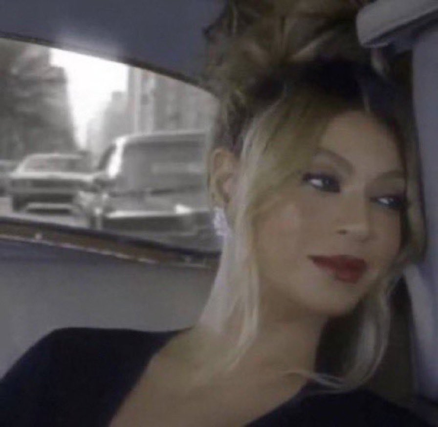 AudVisuals's tweet image. I’m going through hell rn and I’m smiling through it all.. just like this.