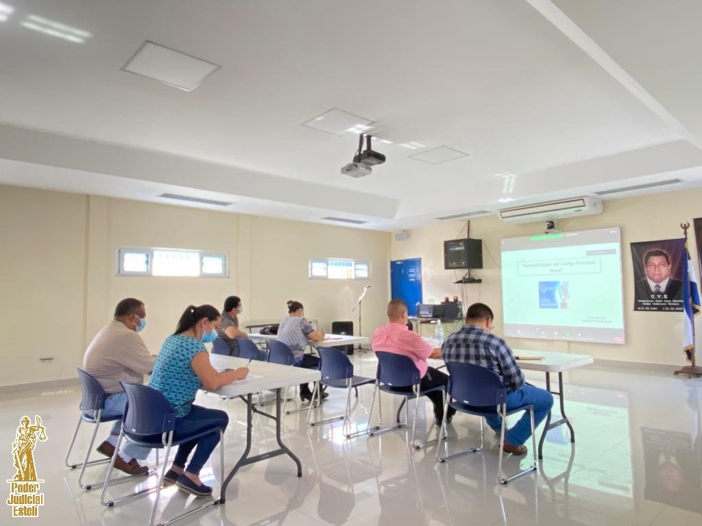 Los Jueces Locales Únicos del departamento de #Esteli,  recibieron capacitación sobre "Generalidades del Código Penal", mismo que será impartido a las y los Facilitadores Judiciales en cada municipio.

#PoderJudicialEsteli
#FacilitadoresJudicialesNic
