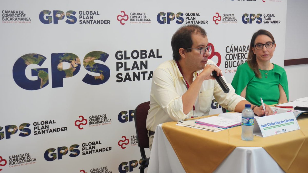CCBucaramanga's tweet photo. #AEstaHora junto a @PROCOLOMBIACO iniciamos la rueda de prensa del Balance Exportador Primer Semestre de 2022, el cual mide las exportaciones no minero energéticas santandereanas y es realizado por el Global Plan Santander, estrategia de internacionalización liderada por la #CCB. https://t.co/0J3vCkdkgi