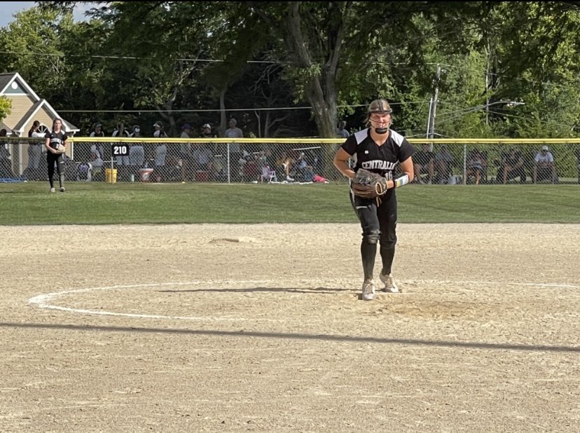 Centralia wins over Macon 10-1! Autumn Hawkins, Jozelynn Bostick, Madi Johnson all 2/3 at the plate, Makenzi Adkisson with a huge Grand Slam in the 4th. Kaelyn Walters with the win in the circle giving up 0ER &amp; 6Ks.