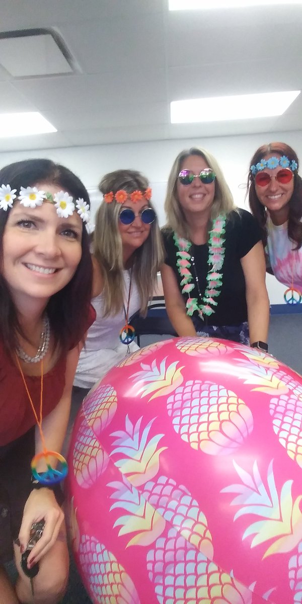 MayerFirstGrade's tweet photo. Thanking Our Amy's!! ❤#peaceloveparsons #GSDFirstWeek https://t.co/5CFbBDdw7w
