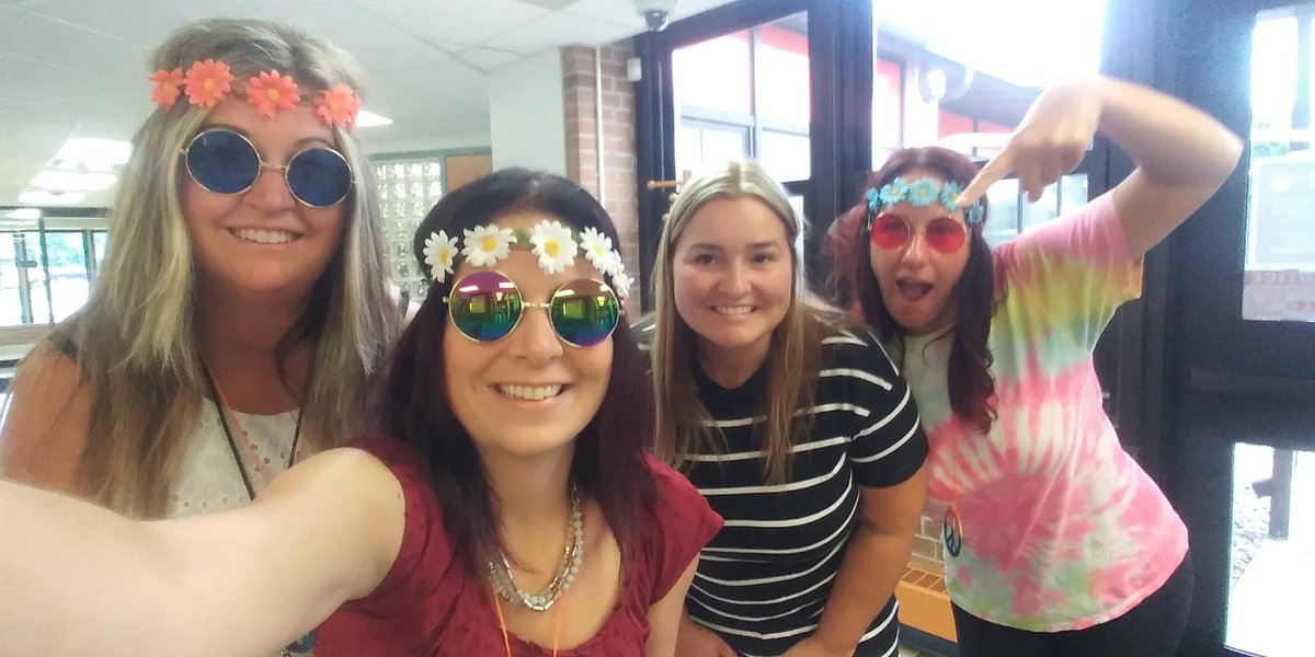 MayerFirstGrade's tweet photo. Thanking Our Amy's!! ❤#peaceloveparsons #GSDFirstWeek https://t.co/5CFbBDdw7w