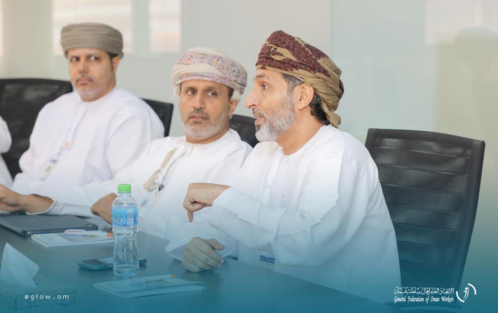 gfow_om's tweet photo. دعماً لمنظومة الحوار الاجتماعي بين النقابات العمالية وإدارات الشركات، سعادة وكيل وزارة العمل للعمل، ورئيس #اتحاد_عمال_السلطنة السلطنة يزوران شركتي صلالة لخدمات الموانئ، وأوكتال للبلاستك.. https://t.co/7JVk03wqvk