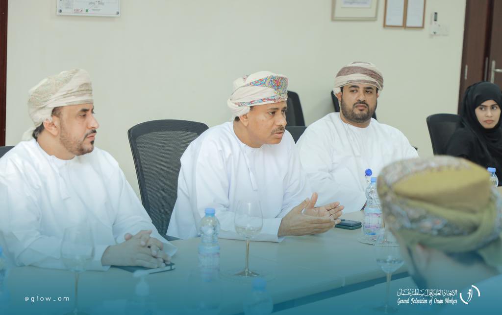 gfow_om's tweet photo. دعماً لمنظومة الحوار الاجتماعي بين النقابات العمالية وإدارات الشركات، سعادة وكيل وزارة العمل للعمل، ورئيس #اتحاد_عمال_السلطنة السلطنة يزوران شركتي صلالة لخدمات الموانئ، وأوكتال للبلاستك.. https://t.co/7JVk03wqvk