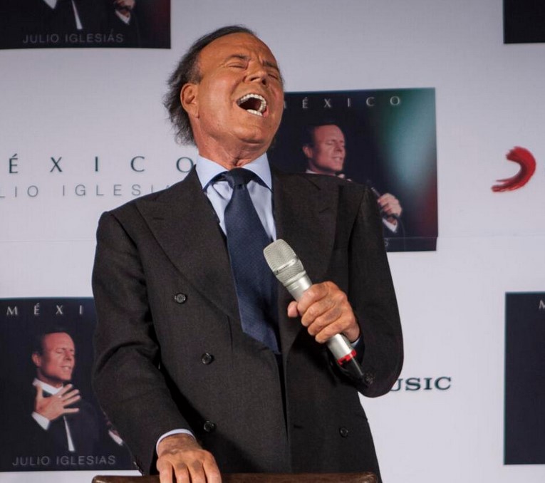 Happy birthday to this suave crooner!  Julio Iglesias turns 79 this year!

Image: Courtesy of AP 