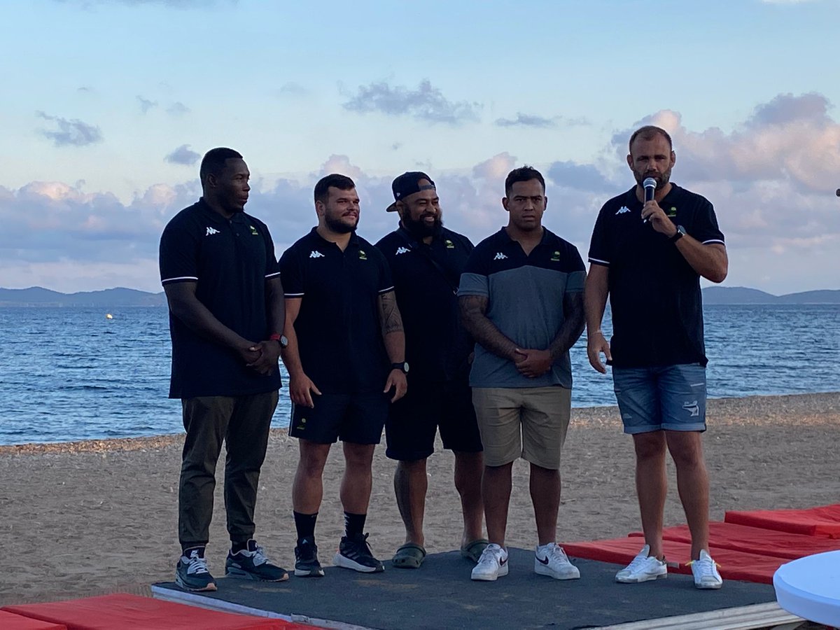 MutuelleEmoa's tweet photo. [𝗣𝗔𝗥𝗧𝗘𝗡𝗔𝗥𝗜𝗔𝗧] 🏉
𝙀𝙈𝙊𝘼 𝙈𝙪𝙩𝙪𝙚𝙡𝙡𝙚 𝙚𝙨𝙩 𝙛𝙞𝙚̀𝙧𝙚 𝙙𝙚 𝙧𝙚𝙣𝙤𝙪𝙫𝙚𝙡𝙚𝙧 𝙨𝙤𝙣 𝙨𝙤𝙪𝙩𝙞𝙚𝙣 𝙖𝙪 @RCHCCrugby pour la nouvelle saison 2022/2023 !

𝐍𝐨𝐮𝐬 𝐬𝐨𝐮𝐡𝐚𝐢𝐭𝐨𝐧𝐬 𝐮𝐧 𝐛𝐨𝐧 𝗰𝗵𝗮𝗺𝗽𝗶𝗼𝗻𝗻𝗮𝘁 𝐚̀ 𝐭𝐨𝐮𝐭𝐞 𝐥'𝐞́𝐪𝐮𝐢𝐩𝐞 ! https://t.co/vsklWX6479