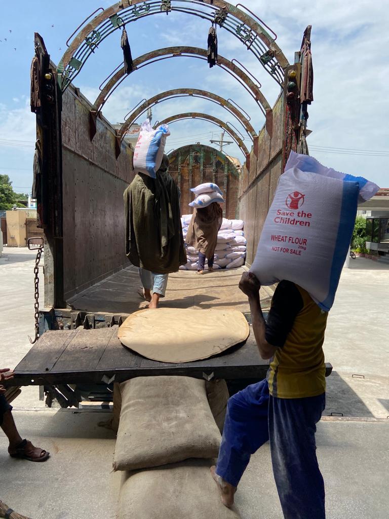 save_children's tweet photo. At least 14% of people in #Pakistan - 33 million people including over 11 million children - are severely affected by devastating floods.

This is the worst flooding the country has suffered in decades. We are on the ground distributing urgent life-saving aid. #PakistanFloods https://t.co/ZfH3ool0bl