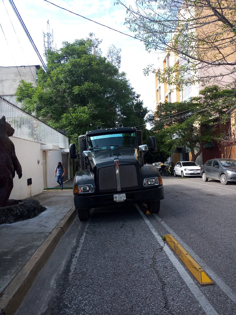 Un rato nada más, en lo que se llena la cisterna

<a href="/PeatonVigilante/">Peatonsito en Oaxaca 🇲🇽 🦜♻️</a> <a href="/COAOAmbiental/">COAO, Ambientalistas en Oaxaca, Mx</a> <a href="/gsvoax/">SALVANDO VIDAS OAXACA A.C.</a> <a href="/PolVial_GobOax/">Policía Vial Estatal</a> <a href="/MunicipioOaxaca/">Municipio de Oaxaca de Juárez</a> <a href="/OaxacaVialsi/">Oaxaca vial y noticias al instante</a>
