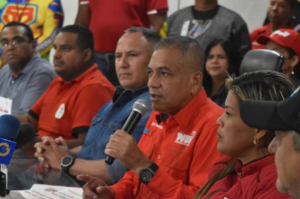 amarcanopsuv's tweet photo. En BOLÍVAR estamos cumpliendo la orden de @NicolasMaduro y nuestro @PartidoPSUV UNIR, SUMAR y ORGANIZAR para triunfar !!! Felicito toda nuestra militancia y estamos listos este próximo sábado 03 de septiembre para la elección democrática y libre de las UBCH . https://t.co/NXrbNU8MhD