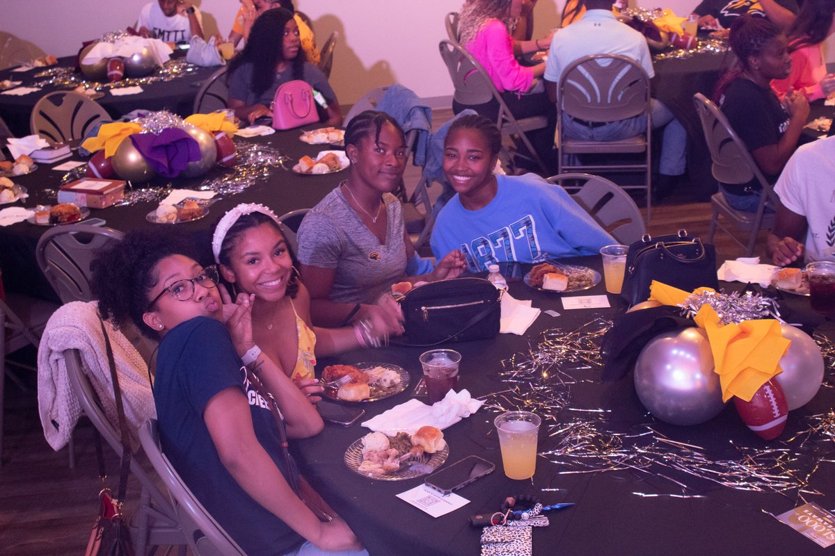 TheWestPoint's tweet image. #COLLEGESUNDAY at West Point! We presented over $1,000 worth of giveaways and provided the college students with a luncheon.