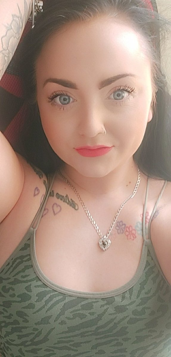 BabyBria10's tweet photo. Happy Tuesday my 😇 's How's everyone's day going?? I'm online all day come and join me.. +£200 worth of free content with every new subscription to my onlyfans! Don't miss out! https://t.co/z0lgPp6wD3