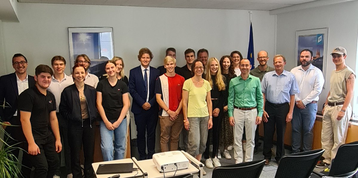 Das #EuropeanYearOfYouth nahm die Delegation aus <a href="/StadtBoeblingen/">Stadtverwaltung Böblingen</a>  und @Sindelfingen zum Anlass, gemeinsam mit Stadträt:innen und Jugendgemeinderät:innen uns im Herzen von Europa zu besuchen. Diskutiert wurde über die Arbeit in Brüssel und speziell EU-Förderungen für junge Leute.