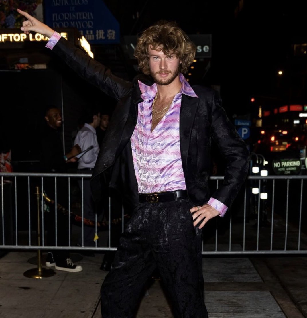 Yung Gravy "Betty (Get Money)" Hits New Peak #39* on Billboard Hot 100, his first top 40 hit 😈