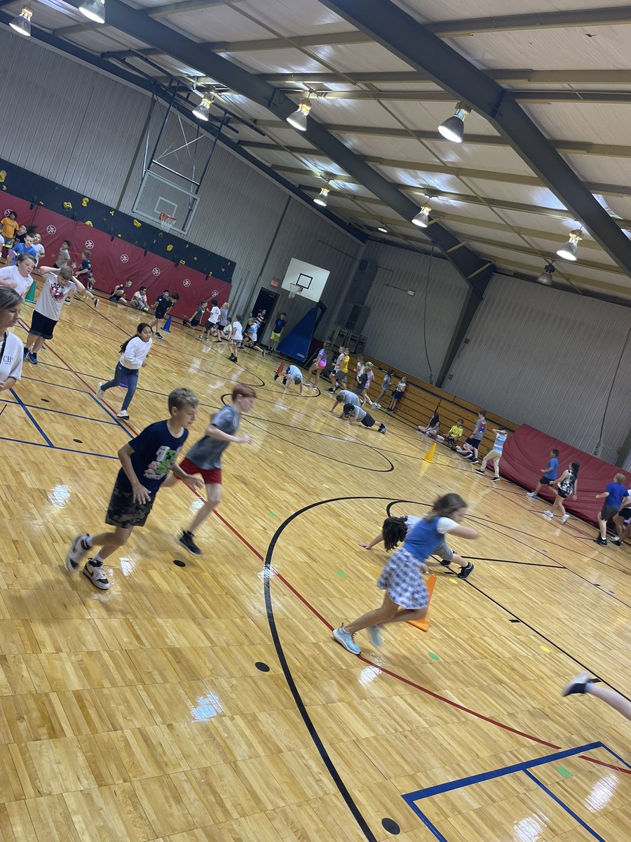 PEWestElem's tweet photo. 6th and 5th grades have been introduced to pyramid fitness. Great workout! Our kids are instilling themselves with perseverance for lifelong success! #westway @PrincipalPage https://t.co/L8A8uW9ObT
