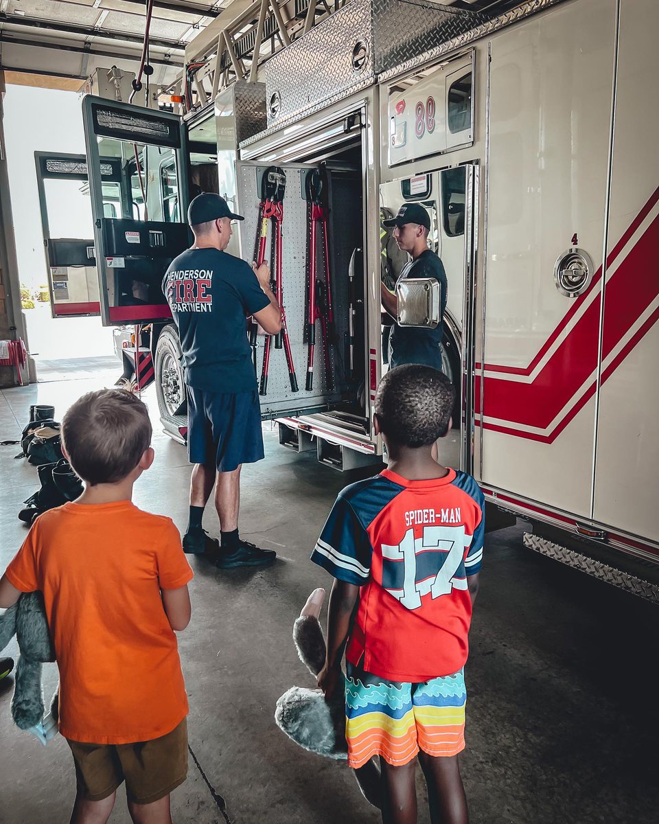 HendFireDept's tweet photo. HFD Station 98 was happy to help Lamping Elementary 📚 with their Community Helpers Scavenger Hunt! Thank you for stopping by!
#HendersonFireDepartment #MyHendersonFire #futurefirefighter https://t.co/8RYYS7PEq6