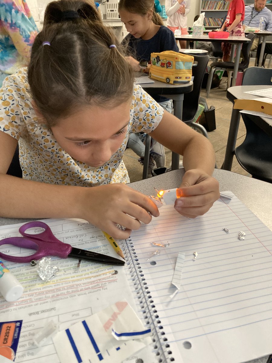 qcsciencecoach's tweet photo. 4th grade students @GPA_Aviators learned about circuits by building their own mini flashlights using supplies donated by @mcschoolsup STEM resource center!  Take a moment to look at the intense concentration on these students' faces!  @QCUSD_AVID strategies are evident! https://t.co/e3mt9F6ZPu