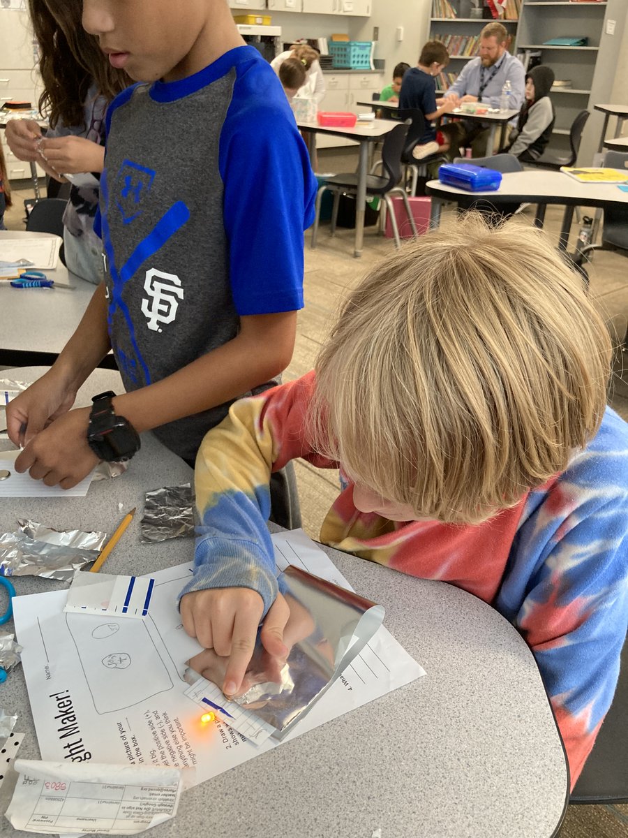qcsciencecoach's tweet photo. 4th grade students @GPA_Aviators learned about circuits by building their own mini flashlights using supplies donated by @mcschoolsup STEM resource center!  Take a moment to look at the intense concentration on these students' faces!  @QCUSD_AVID strategies are evident! https://t.co/e3mt9F6ZPu