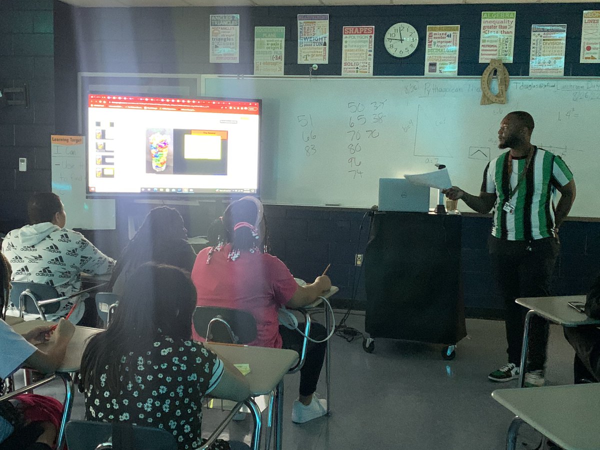 Jcrane90's tweet photo. Esti-mystery was a hit in Mr. Douglas class today. #morethanasquarebear @CCMSCougars @JEFCOED @JessicaSilas17 @Jefcoed6_12 @AMSTI4all https://t.co/alW98kRp5r