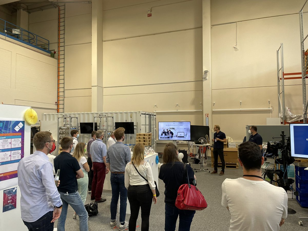 MotionMiner's tweet photo. Danke für die #Einladung zum Transfer.Festival @FraunhoferIML 🙃
Basti und Christoph stellen heute #motionmining vor! https://t.co/cvRHB5abQJ