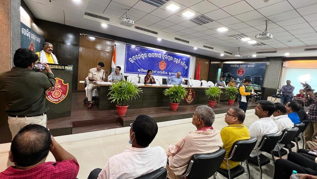 MayorofBBSR's tweet photo. Attended a meeting convened by the Commissionerate Police to discuss Durga Puja and Laxmi Puja preparations in the capital city. https://t.co/FLjykFpeQb