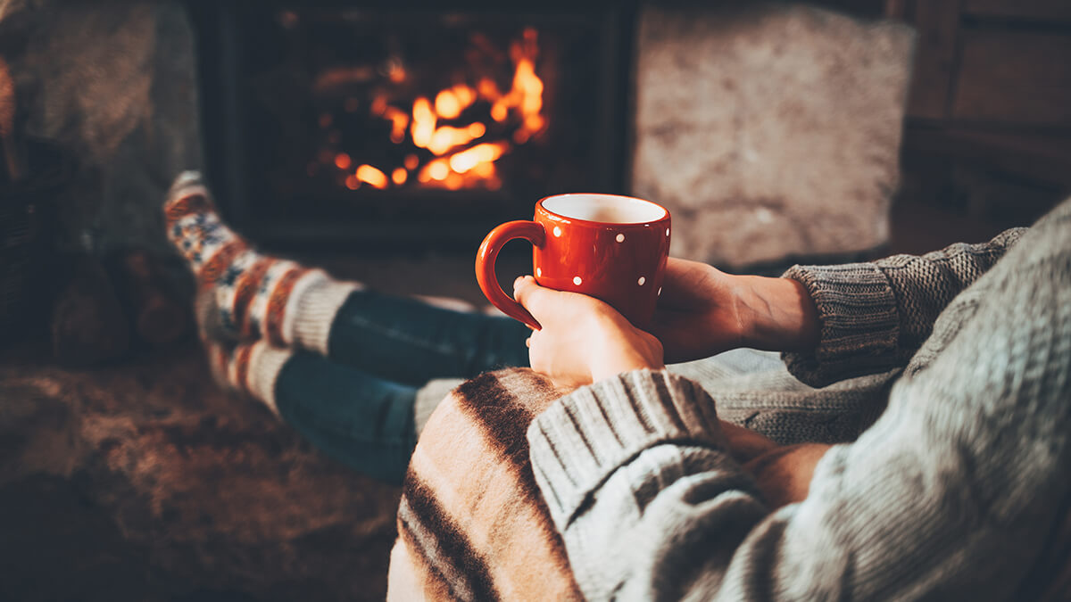 Fireplaces are a great way to keep your home warm during winter, but having one requires maintenance to ensure it runs properly. Here are the dos and don’ts for using a fireplace:  bit.ly/30RpiH5

#franklininsurancellc
#cliffpetersinsurance