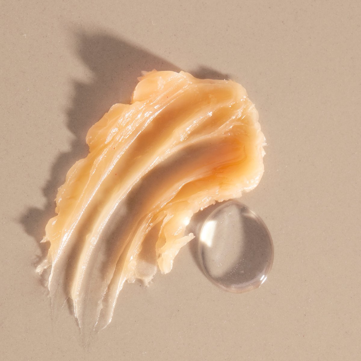 Zelens's tweet photo. Our favourite lip-care duo 💄 ⁠
⁠
Lip Enhancer to moisturise and soften with a unique sheer pink tint. ⁠
⁠
Lip Oil for nourishing, soothing and repairing with 6 plant oils. ⁠ https://t.co/M0Pq2vXsJI