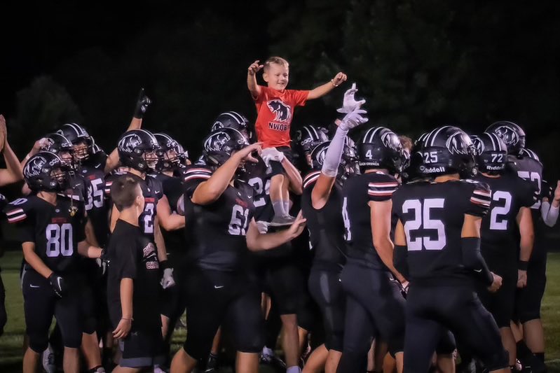 NWHS_Football's tweet photo. One TEAM ♥️ One DREAM https://t.co/xXLmB3uuf5