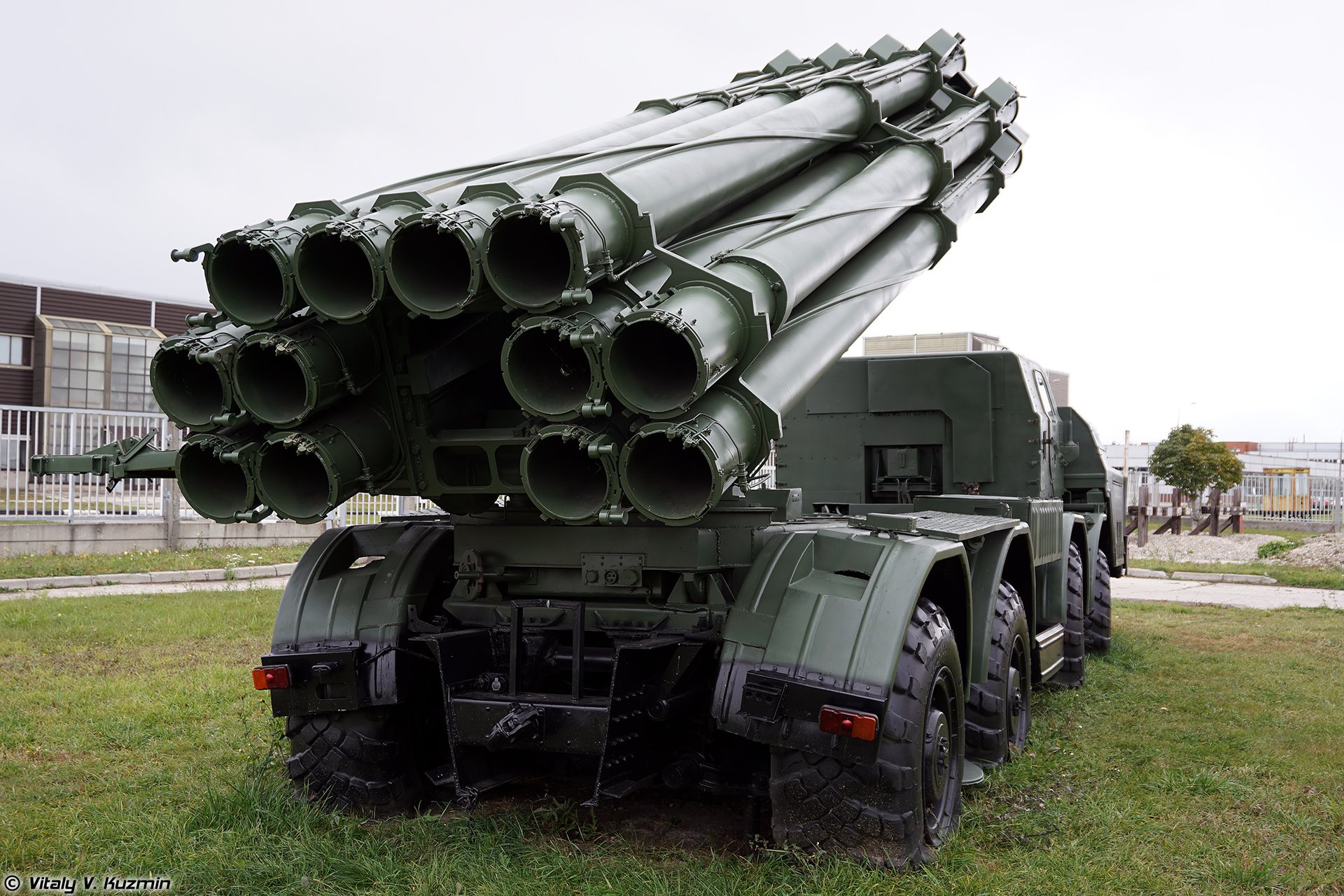 Рсзо смерч ракета. Торнадо рсзо. Рсзо бм-30 «смерч». Рсзо смерч ракета. Рсзо смерч ракета.