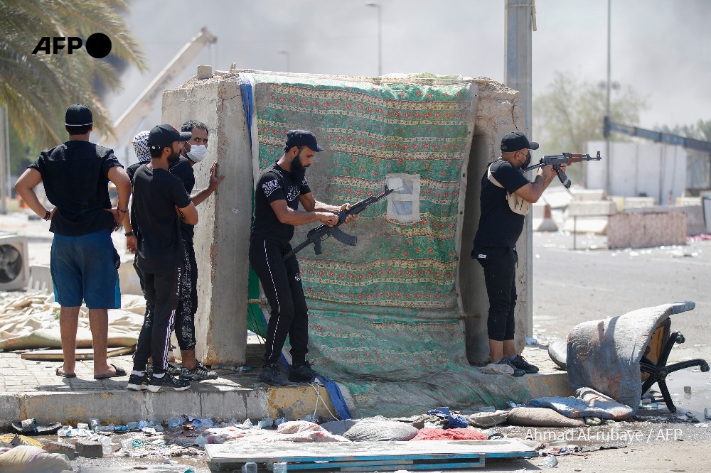 KarbalaTimes's tweet photo. Iraq Updates:
Muqtada Al-Sadr supporters withdraw from Baghdad Green Zone, leaving 23 people dead. 

More updates coming soon, stay tuned with @KarbalaTimes .

Follow us now!
Retweet!

#Iraq
#IraqCrisis 
#Arbaeen
#Arbaeen22
#Karbala https://t.co/aXwkI8lZqP