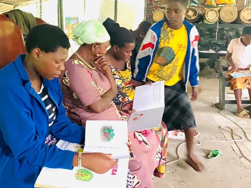 AgatiRwanda's tweet photo. A new phase has began! 
.
We are excited to be scaling up the “Agati Mobile Library” project thanks to the @segalfoundation bridge grant. From our pilot phase run earlier this year, we noted lessons to improve this project. https://t.co/a6PEILtkmV