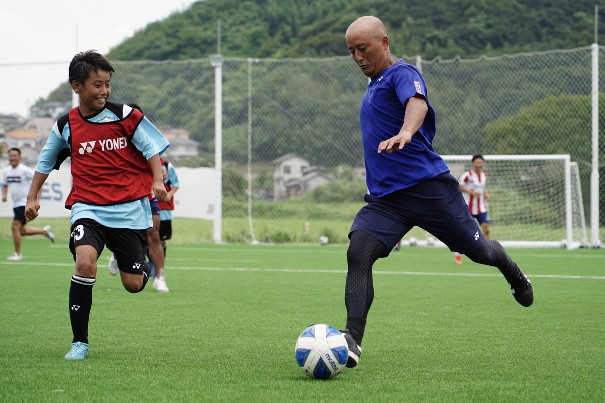 naitoyoheidesu's tweet photo. おとなもこどももみんな一緒にサッカーする場所
今の子供達は本当にサッカーが上手
世代を越えて同じピッチに立つことも上達に繋がるはず
みんな楽しそう
#フットボールの公園
#マイノフィールド
#MYNOFIELD 
#福岡市西区
#今宿
#糸島市
#フクオカーナ https://t.co/fFMzg3ow19