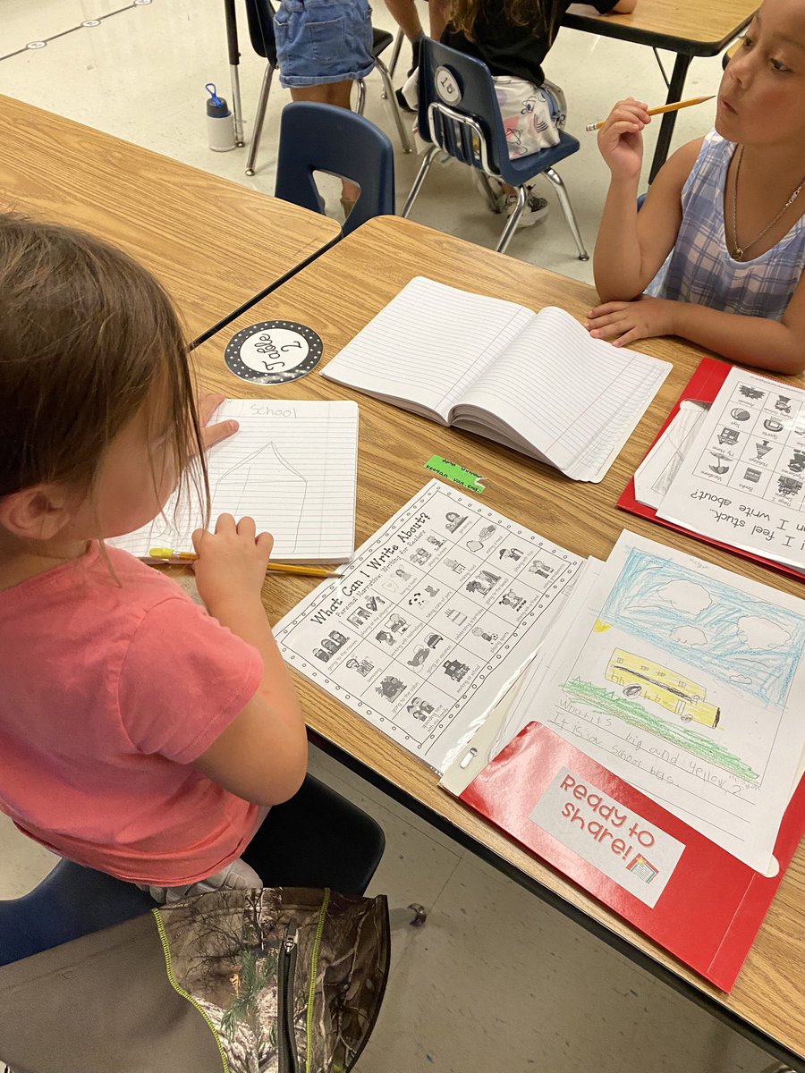 PolandDenise's tweet photo. Writer’s workshop happens daily in our Live Oak classrooms. Here our first grade students are developing their craft as authentic writers.  #BeGolden #MissionMovingForward #LOLC https://t.co/6XcB1n167Z
