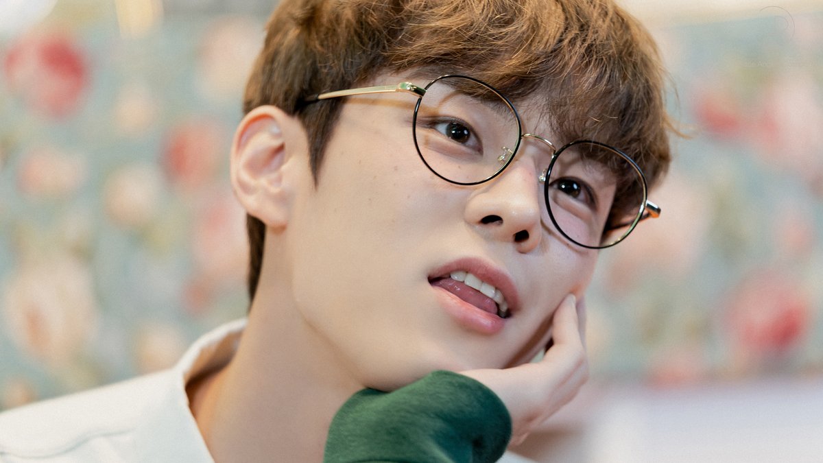 Official_Seobin's tweet photo. '100%' M/V Behind the Scene
๐https://t.co/NAOlDNj1UR
#์ค์๋น #YoonSeobin
#100_Percent
#hundred_percent_only_love
@Official_seobin https://t.co/L6zuQSWdnx