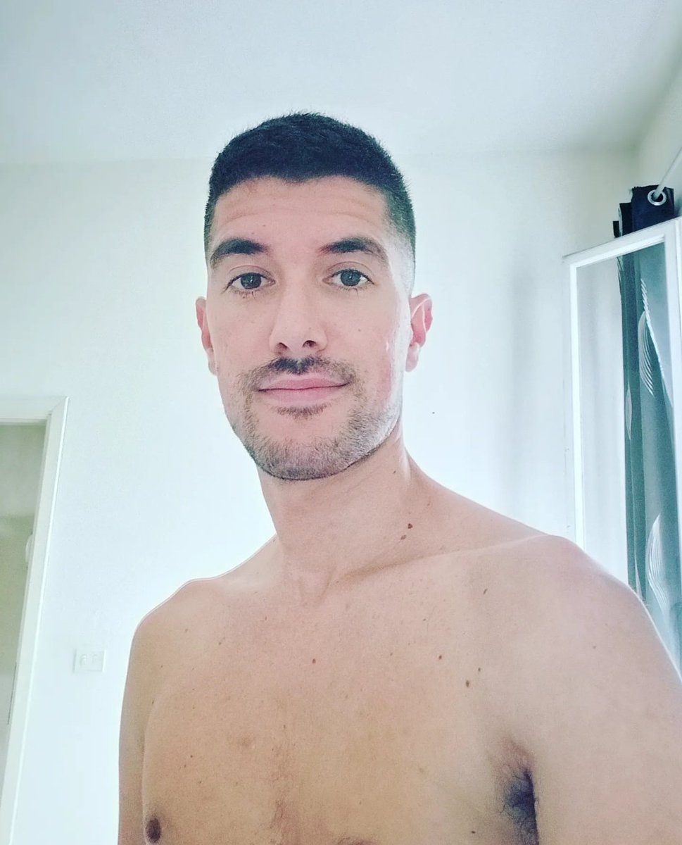 MrFox_86's tweet photo. Intanto trucco e parrucco fatti 💃🏻😎
#haircut #beardcut #selfie #vanity https://t.co/Ybmphfiiv4… https://t.co/u3fE1aWDB3