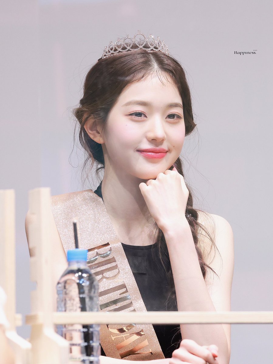 wonyoungpics's tweet photo. happy birthday to our wonyoung ♥️
you’ve grown up so much and we’re so proud of you, have the best day
#OurMuseWonyoungDay
AUGUST ENDS WITH WONYOUNG
#아이브나라_원영공주_생일축하해 https://t.co/0ACbhnN1Vz