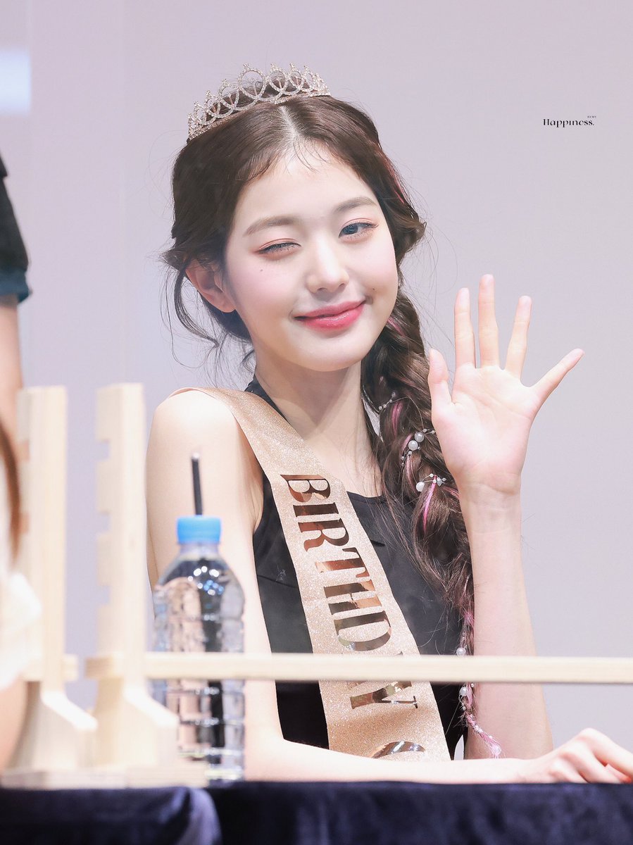 wonyoungpics's tweet photo. happy birthday to our wonyoung ♥️
you’ve grown up so much and we’re so proud of you, have the best day
#OurMuseWonyoungDay
AUGUST ENDS WITH WONYOUNG
#아이브나라_원영공주_생일축하해 https://t.co/0ACbhnN1Vz