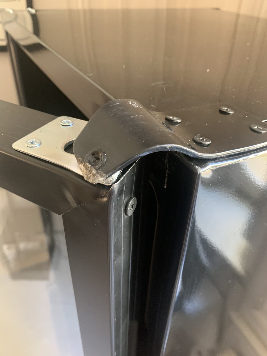 C'est quoi cette société. Ce matin nous sommes livrés d'une armoire réfrigérante. L'emballage ne permet pas de voir, elle est sérieusement abimée, le SAV de materiel-horeca.com ou de ice-shop.be, nous dit qu'il peut rien faire ! materiel-horeca.com