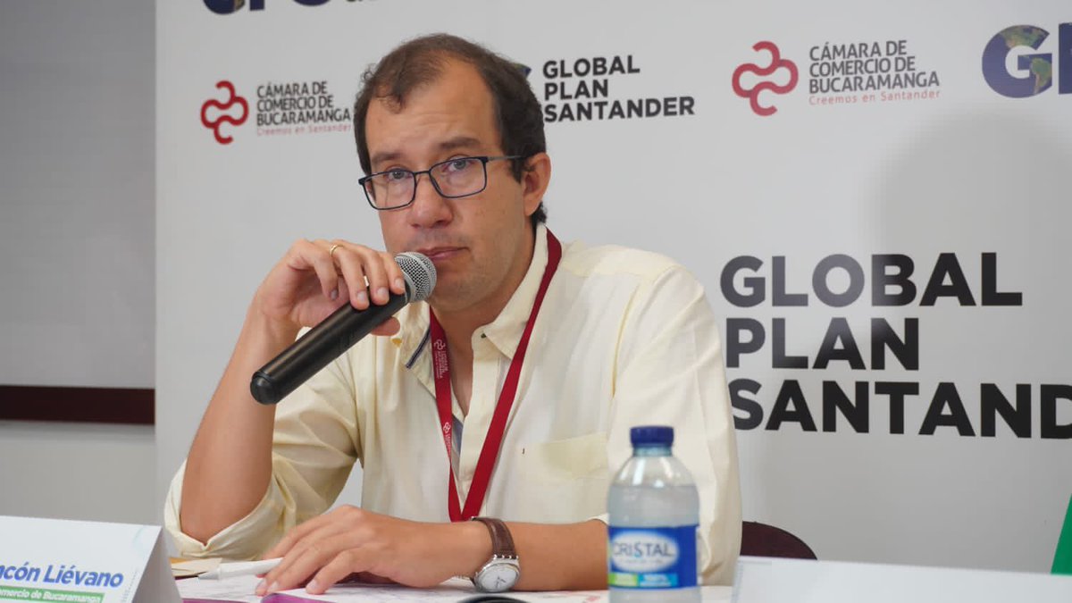 CCBucaramanga's tweet photo. “Nuestro café sigue siendo el producto más exportado, seguido de cárnicos y cítricos. Esto muestra que el sector agropecuario de la región es el más fuerte y que tenemos todo para seguir creciendo en exportaciones, apostándole al agro y potenciando los demás bienes”, @jcrinconl. https://t.co/Id2vOBFnkp