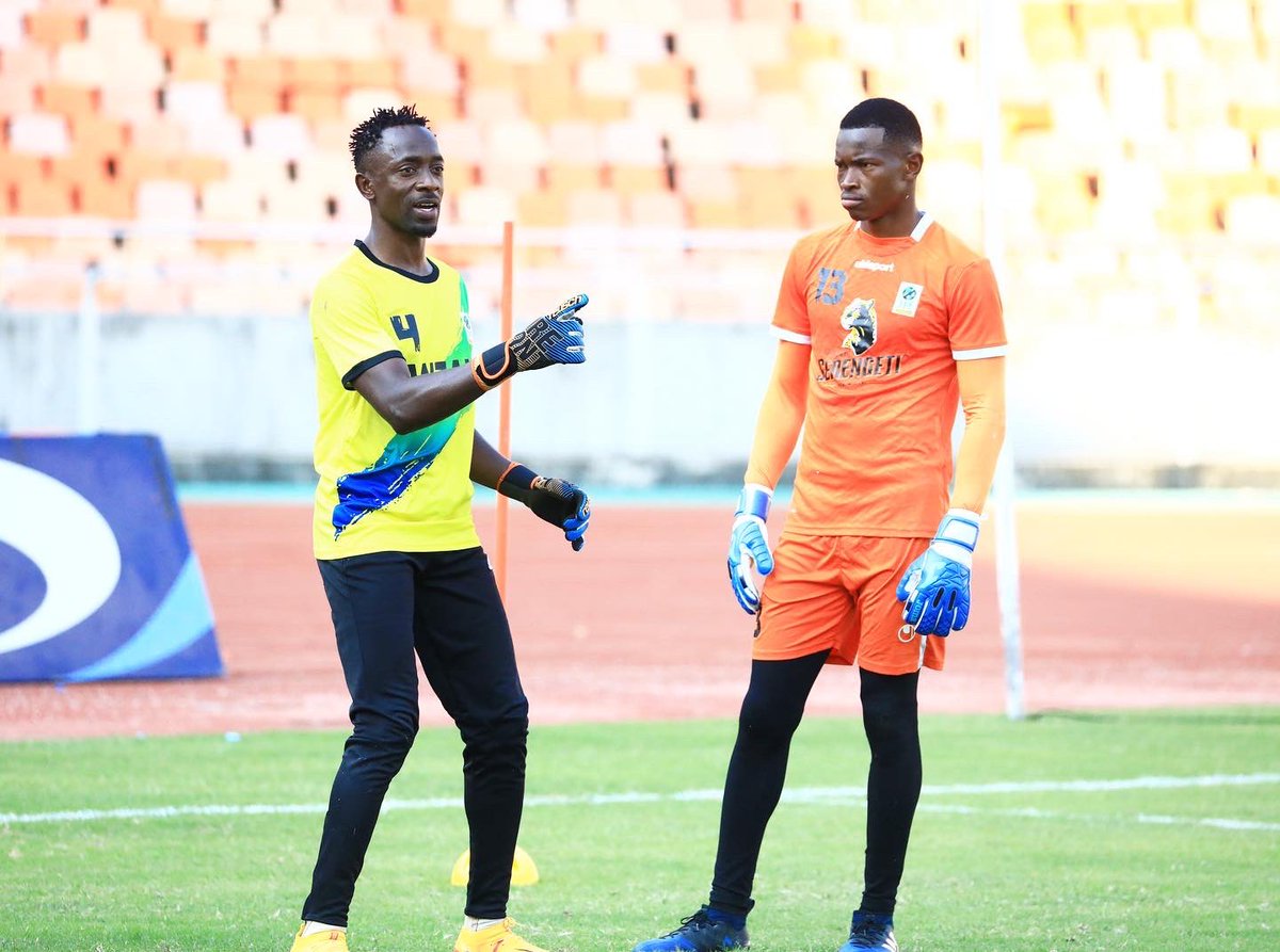 Tanfootball's tweet photo. Kocha wa Magolikipa wa Timu ya Taifa “Taifa Stars” Juma Kaseja akiwaelekeza magolikipa Aishi Manula, Abutwalib Mshery na Beno Kakolanya kwenye mazoezi ya kujiandaa na mchezo wa pili kufuzu CHAN dhidi ya Uganda utakaochezwa Septemba 3, 2022 Kampala, Uganda.
@TaifaStars_ https://t.co/4DK2sUzi2r