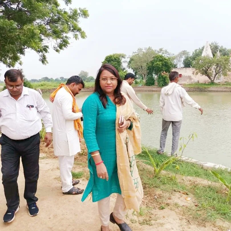 dprokiran's tweet photo. ग्राम पंचायत उस्पार, विकासखंड मथुरा, में ठोस अपशिष्ट प्रबंधन हेतु कूड़ा पृथक्करण केंद्र, सामुदायिक वर्मी कंपोस्ट, अमृत सरोवर आदि कार्यों को प्रारंभ कराया गया।।
साथ ही अंत्येष्टि स्थल परिसर में वृक्षारोपण और पुनरुद्धार हेतु निर्देश दिए गए। 🇮🇳🇮🇳🇮🇳
#स्वच्छभारतअभियान https://t.co/6Dpk2tAVJg