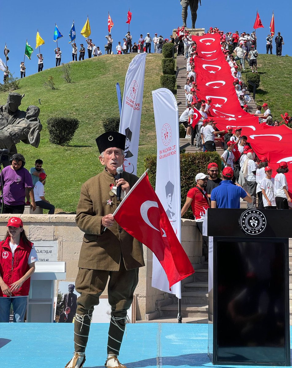 kasapoglu's tweet photo. Başımız sağ olsun...

Çanakkale Gazimiz Hüseyin Kaçmaz’ın oğlu Turgut Amcamız, bu yıl Zafertepe’de katıldığımız programda Hakk’a yürüdü. Birçok etkinliğimizde kahramanlarımızı yan yana anmıştık.

Merhuma Allah'tan rahmet, tüm sevenlerine ve ailesine başsağlığı diliyorum. https://t.co/3k5YCGveBw