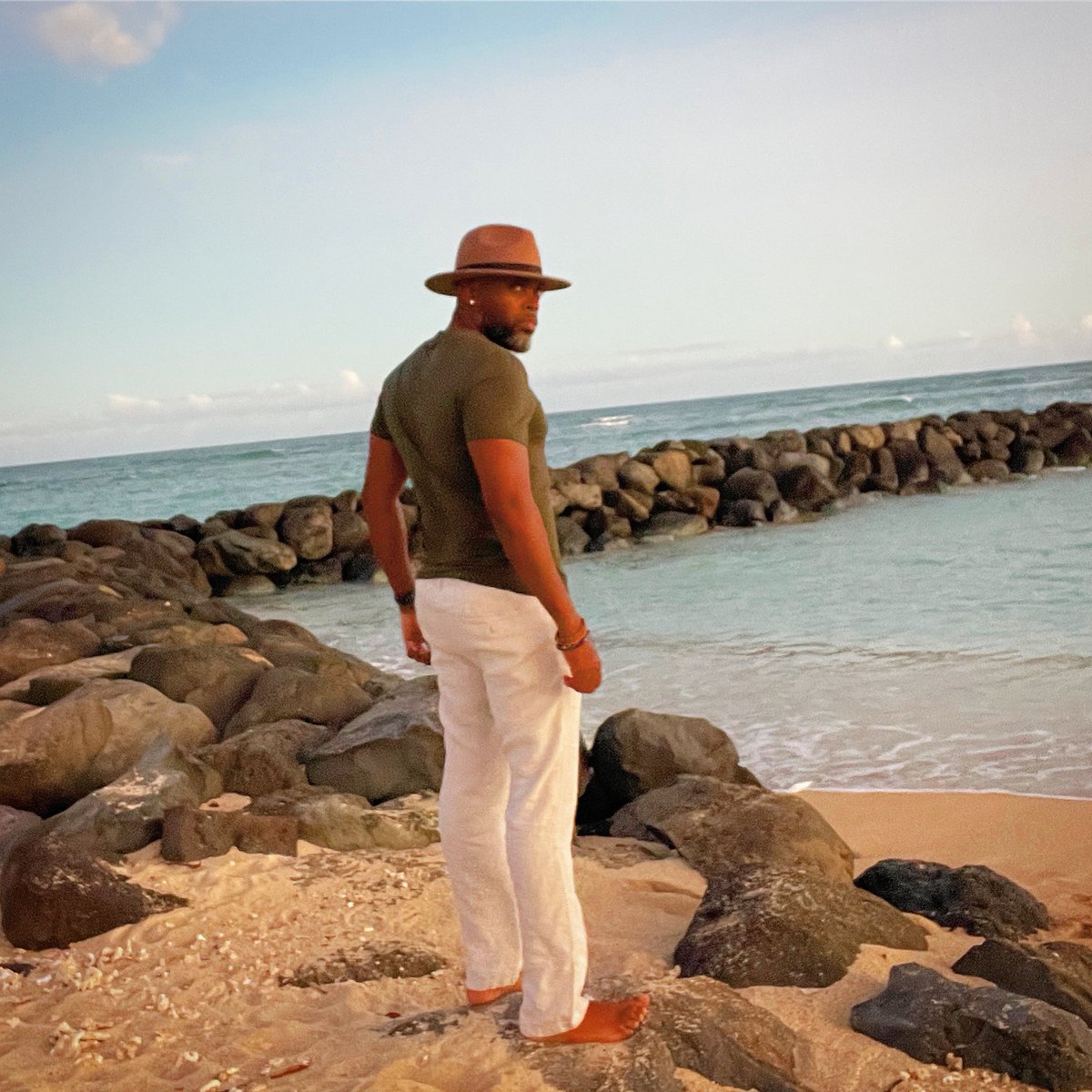 plp_pp's tweet photo. there are some things being rearranged in your life in order to work for your good - PL 
#rearrange #workingforgood #turnaround #goodlife #oceanview #plansforthefuture #tomorrow #letthatmarinate #inspirationalquotes #fedora #morningcoffee #messageoftheday #watchthis https://t.co/EBffeOclkD