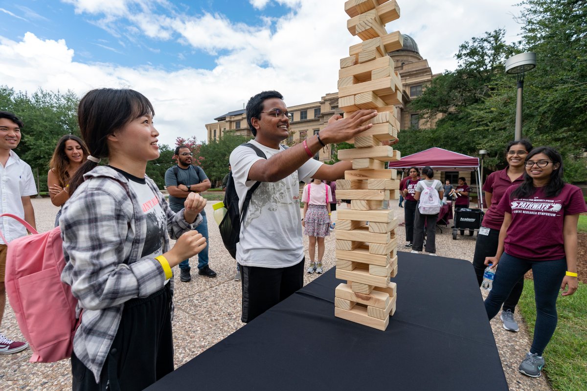 TAMU's tweet image. 🍦 We kicked off the fall semester with ice cream, games, &amp;amp; networking for all of our @TAMUGradSchool Aggies yesterday!

We&apos;re glad you&apos;re here, graduate and professional students! 👍 #tamu