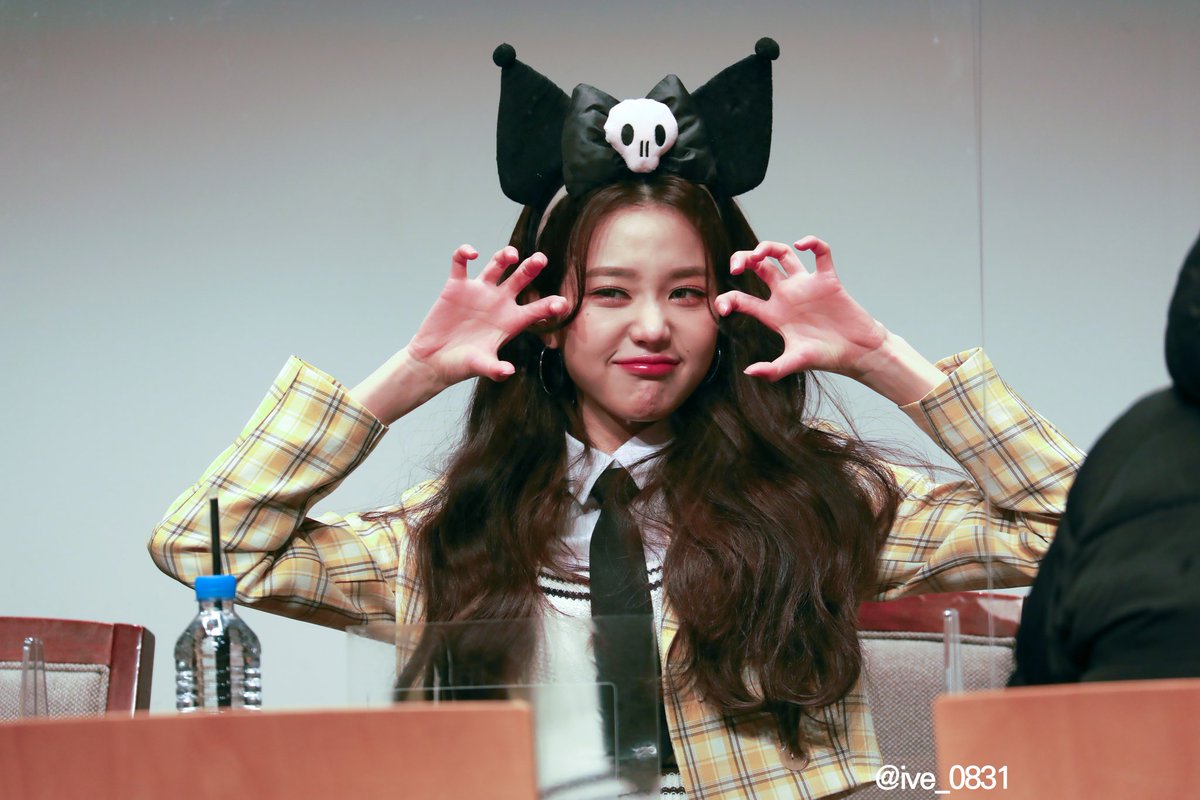 ive_0831's tweet photo. 우리 원영이 19번째 생일 축하해♥
#IVE #아이브 #WONYOUNG #원영 #장원영 
#AfterLIKE1stWin #아이브나라_원영공주_생일축하해
#OurMuseWonyoungDay https://t.co/PhdzczHHtu